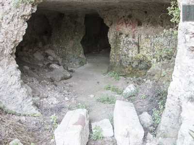 Il sito risale all�VIII-IX secolo e ospitava un cenobio: una comunit� di monaci dediti alla vita comune